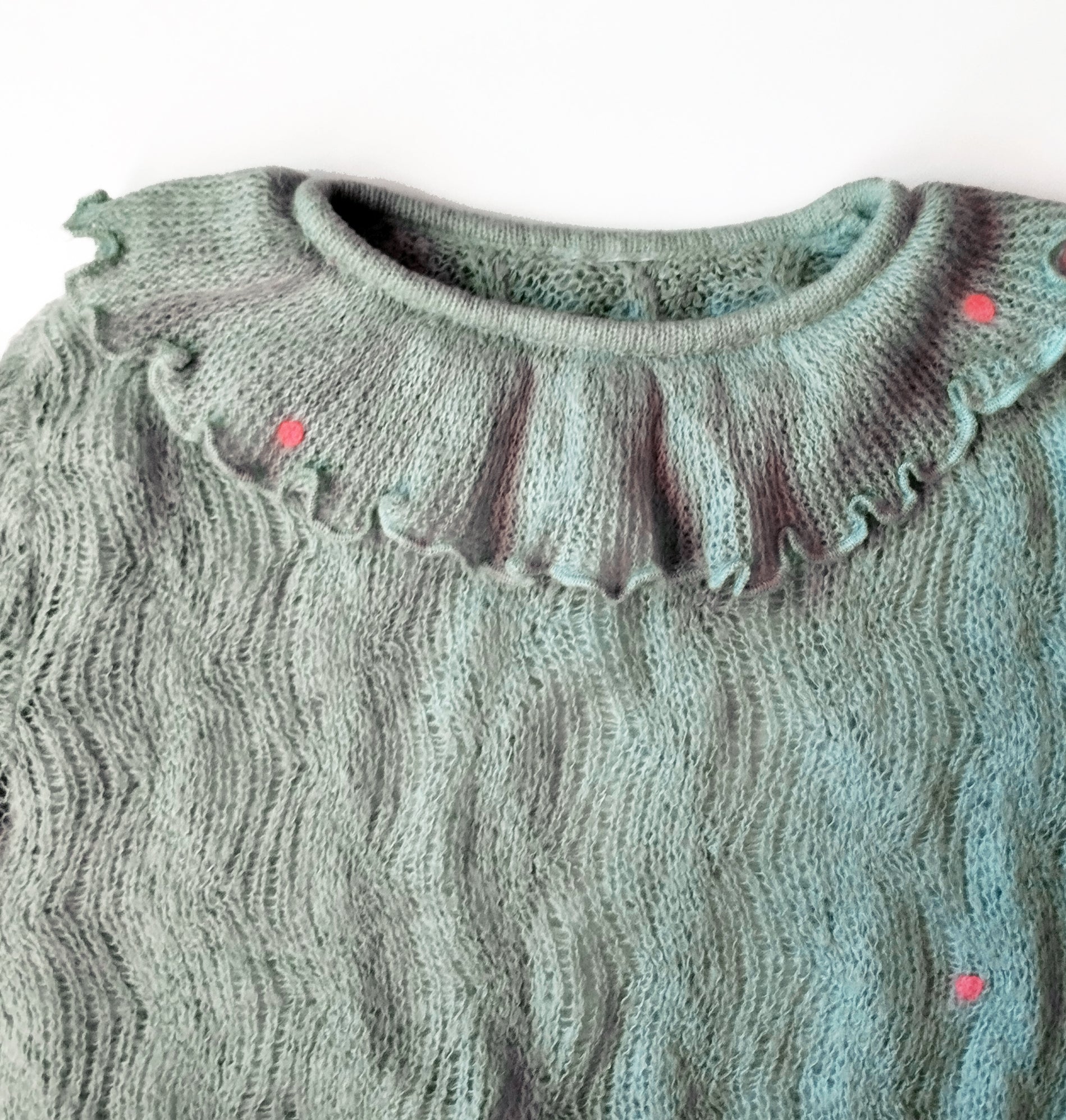 Suéter con volante. 45€